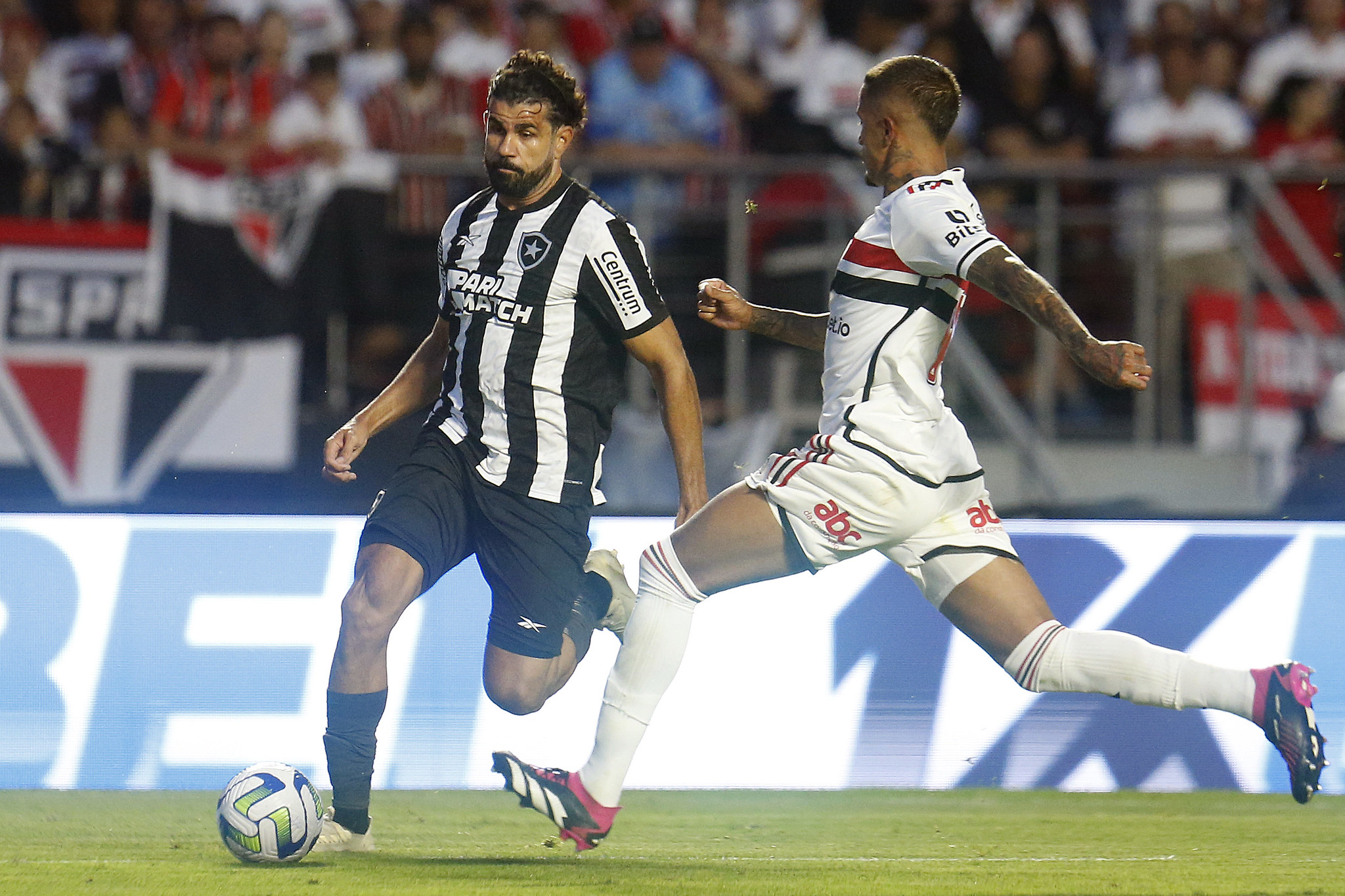 Em jogo de falhas de lado a lado, Botafogo e Atlético-GO empatam
