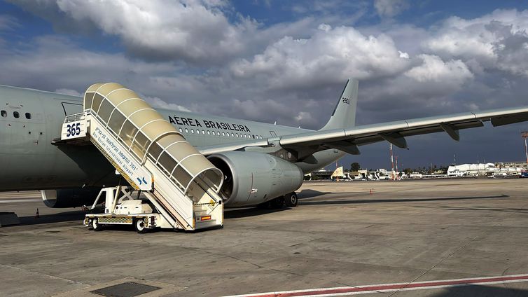 Segundo avião para resgate de brasileiros em Israel sai às 16h